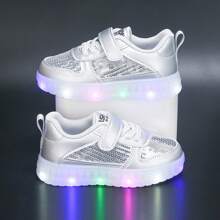 6 双女婴鞋套装：1 双 LED 发光鞋、1 双纯色闪光鞋、1 双幼儿运动鞋、1 双软底休闲运动鞋、1 双闪光面料舒适婴儿鞋、1 双四季时尚外底鞋（鞋垫长度：13-18.3 厘米） - 銀色 - 查看 22