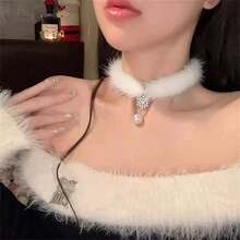 Elegant Plush Snowflake Pendant Necklace With Rhinestone Accents, Versatile Fashion Accessory, For Daily Wear, Gift-Giving, And Christmas Celebrations - Multicolor - View 7