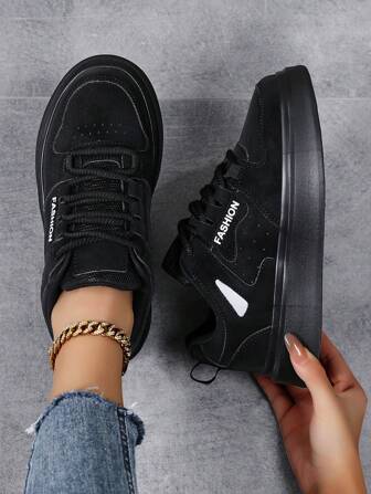 1 双青年春秋纯色系带休闲滑板鞋，时尚百搭，易穿脱，厚底，柔软，运动鞋