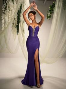 Robe de soirée formelle de AOSHABABI avec bretelles spaghetti, épaules dénudées, laçage et queue de poisson en violet foncé. Ornements perlés faits main. Robe de soirée élégante pour femme convenant à toutes les occasions formelles, festivals de musique, galas, invités de mariage, fêtes de vacances, remises de diplômes, événements de cocktail, rendez-vous, vacances et demoiselles d'honneur. - Prune - Voir 2