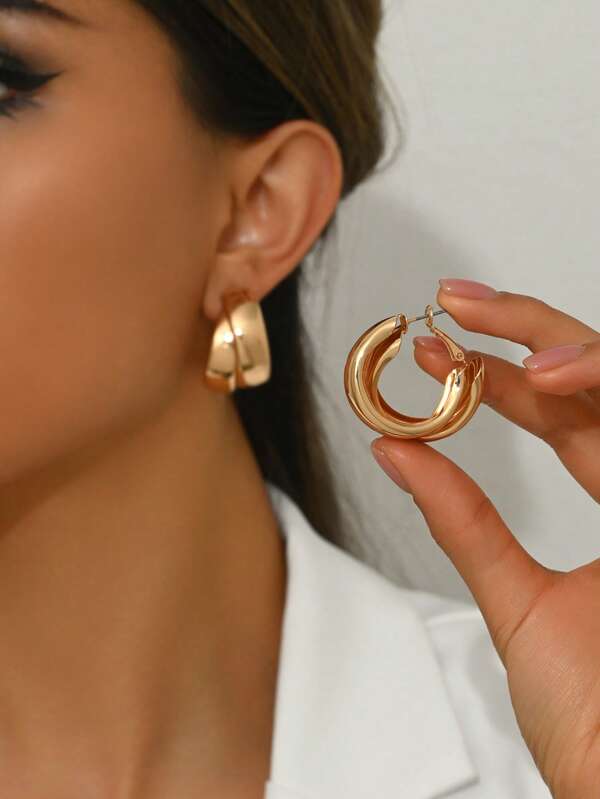 1 Par De Aretes Creativos Y De Moda Con Diseño Minimalista De Forma Geométrica Retorcida En Forma De C Y Acabado Brillante Para Mujeres