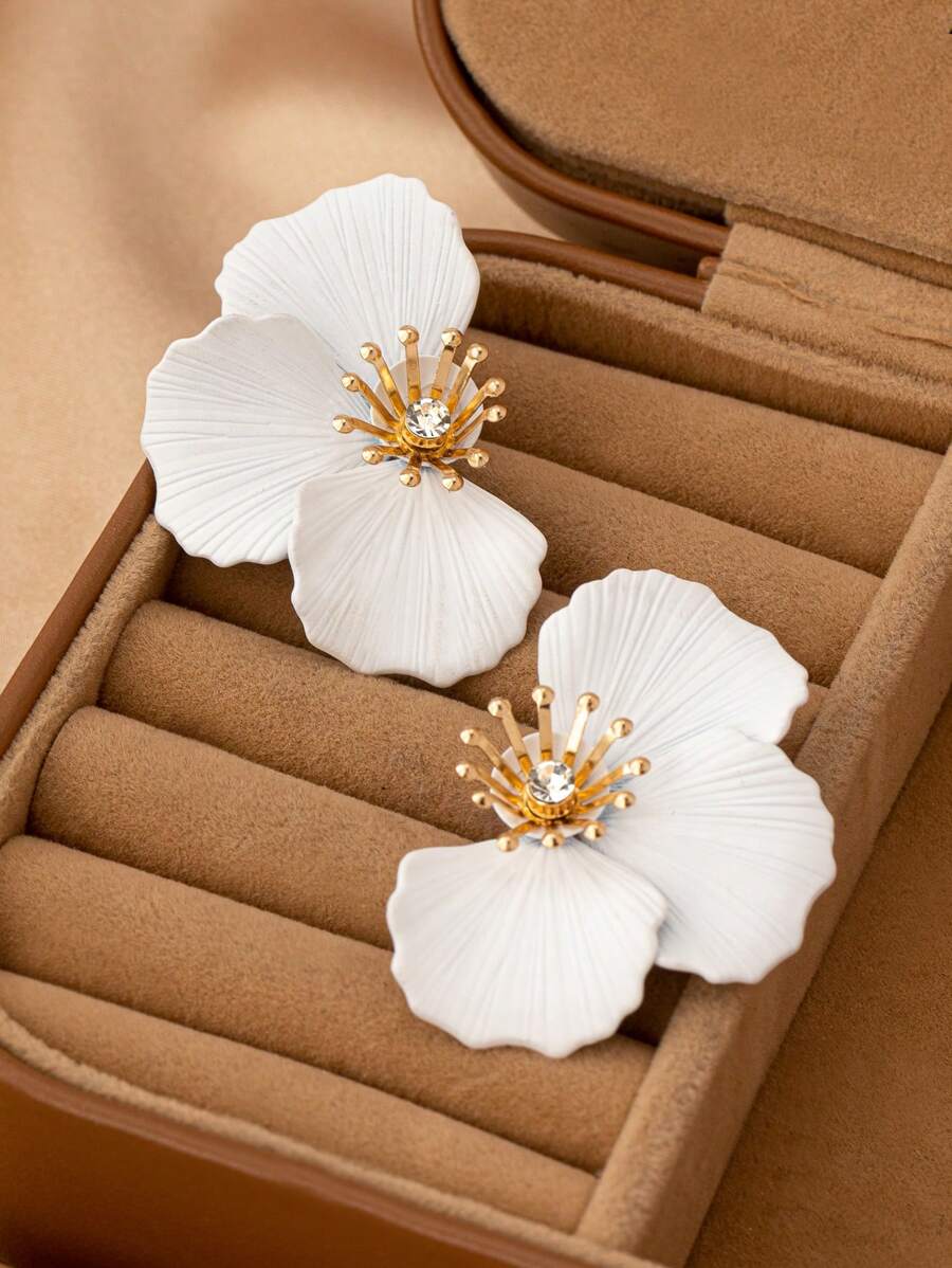 1 Pair Lacquered Metal Floral Earrings, Minimalist Fashion, Suitable For Casual Everyday Wear - White - View 1