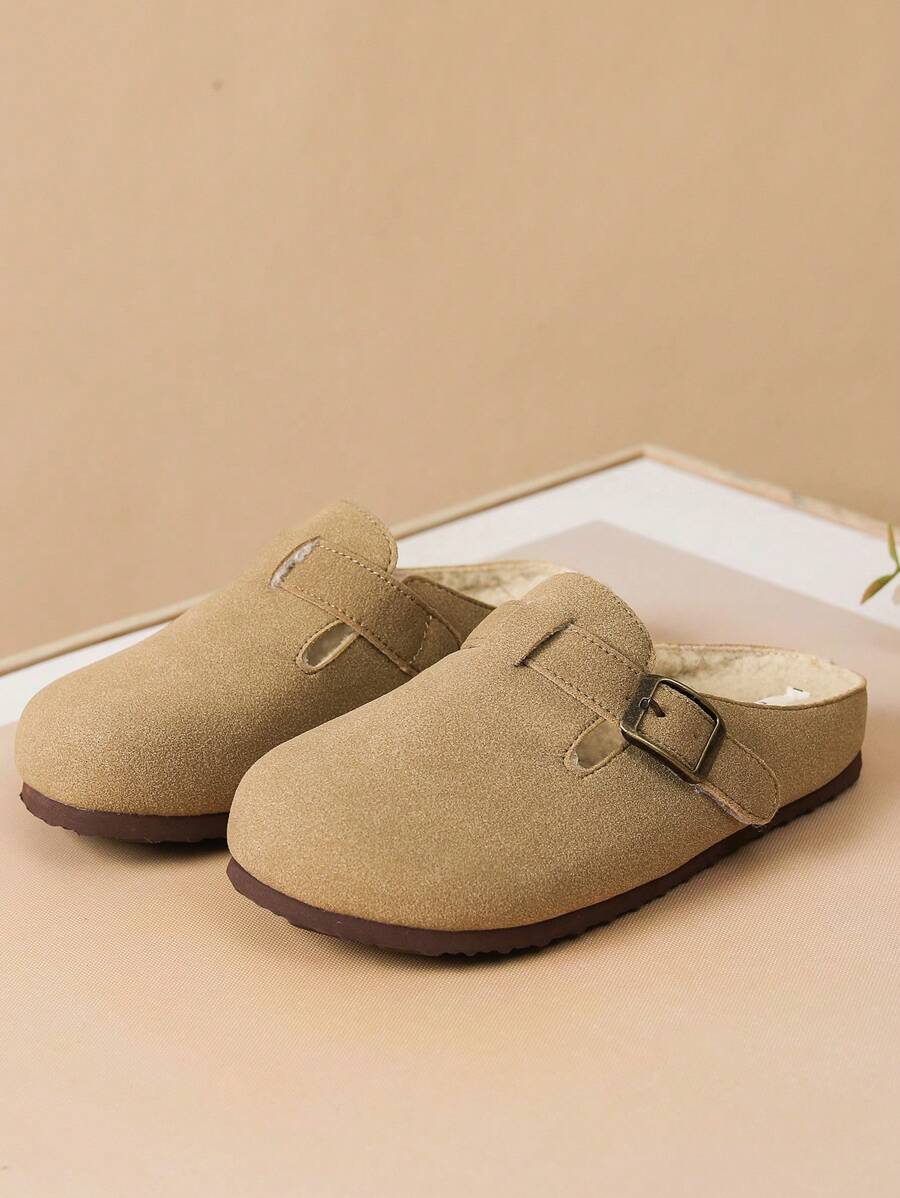 1 双舒适软底露跟便鞋，适合户外穿着