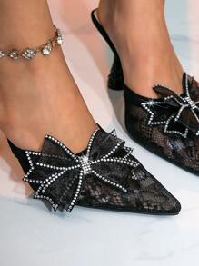 Schwarze atmungsaktive Sommer-Sandaletten im neuen Stil mit Schmetterling-Dekor, Cut Out transparenter schwarzer Mesh-Spitzschuh, High Heels