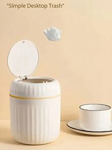 1 thùng rác mini có nắp, thùng rác để bàn nhỏ, giỏ đựng rác bằng nhựa, thiết kế nắp vặn chống mùi hôi, dùng để đựng vỏ trái cây và giấy vụn giúp bàn làm việc gọn gàng, thích hợp cho phòng tắm, bàn làm việc tại nhà, bàn cà phê, văn phòng, phòng khách, phòng học. - Nhiều màu - Xem 3
