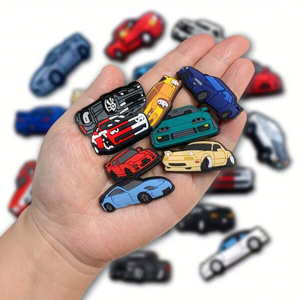 20/30/40 sztuk Różnorodne zawieszki do butów z motywem samochodów z kreskówek i samochodów sportowych, zawieszki dekoracyjne, odpowiednie do butów, toreb, bransoletek i akcesoriów - zdejmowane kreatywne dekoracje DIY - wykonane z PVC, pasujące do toreb plażowych - idealne prezenty na urodziny, Boże Narodzenie, Walentynki, Halloween i imprezy