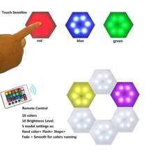带遥控器的六角形 LED 灯，16 种颜色和 4 种变色模式的电池供电 RGB 六角形灯，LED 壁灯面板，触摸感应灯，游戏灯，卧室、游戏室、客厅、游戏室装饰、房间装饰、家居装饰、墙壁装饰、派对装饰、生日礼物、儿童和成人圣诞礼物的 LED 灯 - 白色 - 查看 5