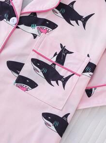Set de 2 piezas de ropa de dormir con estampado de tiburón lindo para mujer, incluye camisa con cuello de solapa y shorts de cintura elástica, ropa de estar en casa informal para primavera/verano