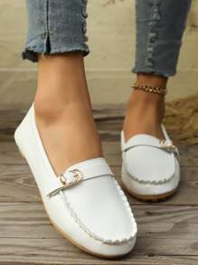 New Lightweight Soft-Sole Flat Slip-On Shoes, Versatile For Plus Size Women, Suitable For Spring/Summer, Casual/Commuting, Metallic Buckle, Round Toe, Breathable, Handmade Floral Trim, White Color