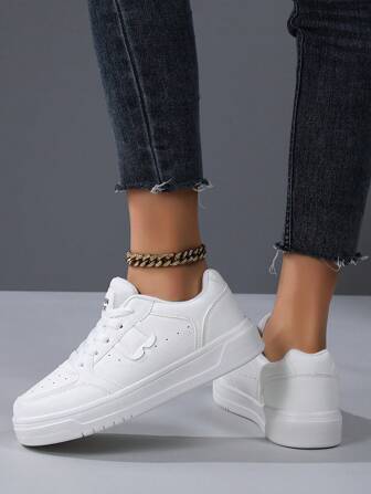 大码女式白色休闲运动鞋，春夏新款时尚百搭轻便透气帆布鞋，适合学生