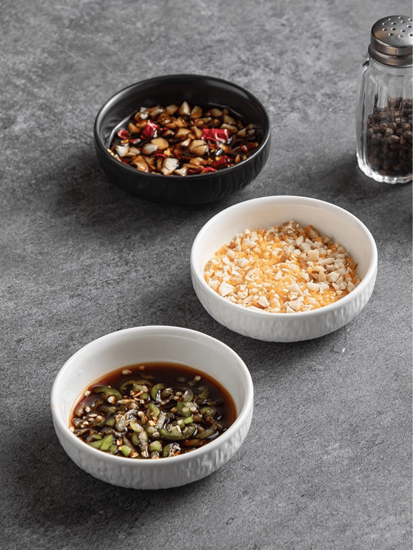 4pcs/2pcs Black And White Ceramic Small Round Plates Set, 3.3 Inch, Solid Color Tableware Condiment Dishes, Soy Sauce Plates, Dipping Sauce Dishes, Salad Plates, Snack Plates, Microwave And Oven Friendly, For Family Gathering And Party,School Supplies