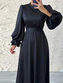 Vestido de manga larga con cuello redondo y volantes, elegante y recatado, con estilo árabe