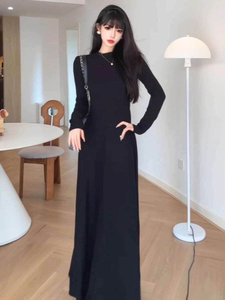 Women's Round Neck Solid Color Fitted Dress - Black - View 1