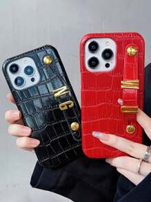 定制金属字母鳄鱼纹腕带套装，搭配定制奢华PU皮革手机壳，兼容 16/15/14 Plus/13/12/11 Pro Max，INS防震保护后盖，时尚、多彩、复古、可爱、简约、趣味、卡哇伊风格，可定制、个性化、独特，是送给他、男朋友、女朋友、家人、朋友、祖父母、情侣的理想礼物。 - 紅色 - 查看 4