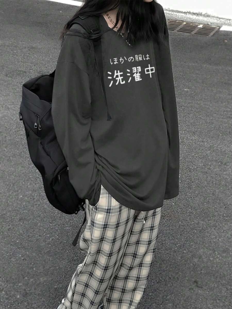 女式超大休闲日文文字图形印花长袖 T 恤，百搭秋冬季 - 深灰色 - 查看 1