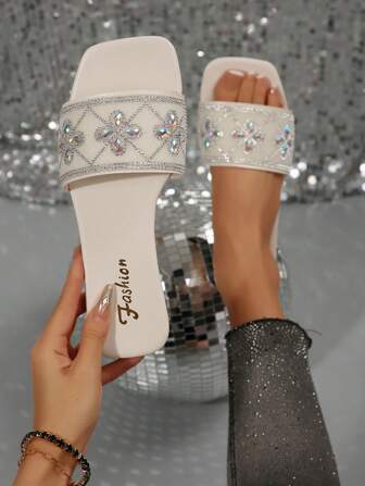 大码 41 女士白色拖鞋凉鞋，春夏新款斋月版方头平底凉鞋，搭配连衣裙，时尚水晶带拖鞋沙滩鞋，防滑舒适家居拖鞋，可爱女孩塑料凉鞋，尺码 43