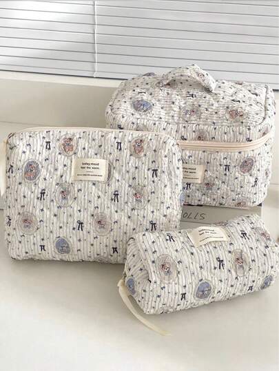 Bolsa de maquiagem com estampa floral acolchoada e franzida, decoração com remendo de urso, fecho de zíper, adequada para cosméticos, artigos de higiene, casa, viagem, uso diário Bolsa de higiene Bolsa de lavagem Bolsa de viagem para artigos de higiene Armazenamento de maquiagem Praia Bolsa de praia Artigos essenciais para férias Material escolar Artigos essenciais para viagem Senhoras para dormitório universitário Banheiro