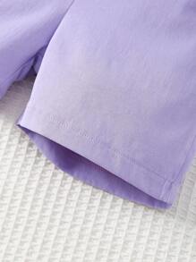 طقم للرضع والبنات الصغيرات مكون من توب قصير بطبعة زهرية بكشكشة بدون أكمام + أوفرول شورت بتطريز بأزهار الداوري البنفسجية مع أشرطة قابلة للتعديل