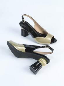Nuove scarpe casual estive con tacco 2024 da donna, colore misto argento e nero, tacchi a forma di fiore di prugno da 7,5 cm, stile vacanziero
