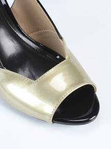 Nuove scarpe casual estive con tacco 2024 da donna, colore misto argento e nero, tacchi a forma di fiore di prugno da 7,5 cm, stile vacanziero