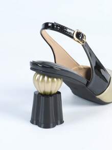 Nuove scarpe casual estive con tacco 2024 da donna, colore misto argento e nero, tacchi a forma di fiore di prugno da 7,5 cm, stile vacanziero