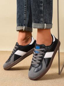 Zapatillas deportivas multiusos para hombre: Zapatos casuales planos con cordones, tenis para estudiantes, zapatillas de entrenamiento de gimnasio para interiores - Negro - Ver 2