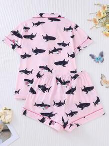 Set de 2 piezas de ropa de dormir con estampado de tiburón lindo para mujer, incluye camisa con cuello de solapa y shorts de cintura elástica, ropa de estar en casa informal para primavera/verano