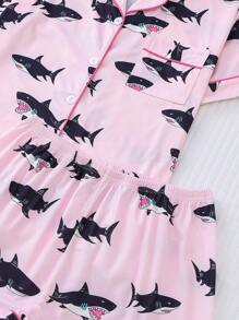Set de 2 piezas de ropa de dormir con estampado de tiburón lindo para mujer, incluye camisa con cuello de solapa y shorts de cintura elástica, ropa de estar en casa informal para primavera/verano