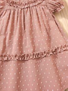 年轻女孩的复古法式褶皱短袖碎花粉色连衣裙 - 温柔风格的休闲必备品，复古的荷叶边和荷叶边饰边设计展现柔软与活力，简单的花卉点缀展现优雅的少女感，非常适合日常穿着或春秋季外出，适合 4-7 岁女孩，春夏季 - 中紫紅色 - 查看 7