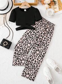 2 pezzi Top corto a maniche corte con scollo tondo e orlo asimmetrico di colore unito + Pantaloni skinny in maglia stampati con motivo leopardato, set sportivo per ragazze, casual e alla moda - nero - Visualizzare 1