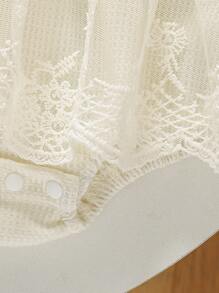 Modny, swobodny, koronkowy kombinezon dla dziewczynki z falbankami i siateczką