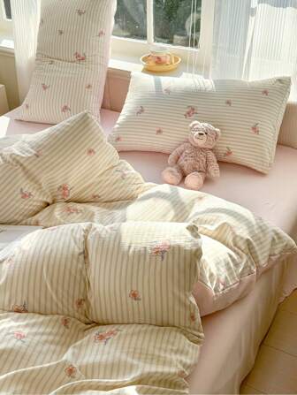 4 parça Çiçek ve Çizgi Desenli Yatak Takımı (1 Yorgan Kılıfı, 2 Yastık Kılıfı, 1 Çarşaf), Pastoral Stil, Sıcak ve Rahat, Dolgu Yok, Her Mevsimde Tek Kişilik, Çift Kişilik, King Yataklar İçin Uygun, Ev, Yurt