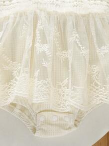 Modny, swobodny, koronkowy kombinezon dla dziewczynki z falbankami i siateczką