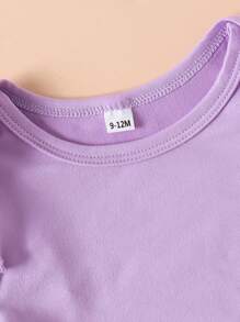 Bộ 3 món cho bé gái mùa hè: Áo liền quần tay ngắn in chữ và bướm dễ thương, quần short viền bèo in hoa ngẫu nhiên, và băng đô cài tóc. - Màu tím - Xem 3