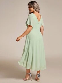 Vestido de dama de honor/invitada de boda de gasa de longitud media con cuello en V doble y mangas con volantes en corte evasé para mujer de talla grande - verde menta - Ver 3