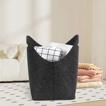 1个带提手的可折叠毛毡收纳篮，适合存放柴火、玩具、衣物、报纸、杂志或书籍，是厨房、浴室、卧室、客厅、宿舍、办公桌和其他家居收纳的理想之选。颜色可能与实物略有不同。