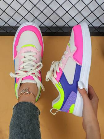 秋冬时尚户外滑板鞋，系带，圆头，低帮，用途广泛，适合节日礼物、休闲装、派对和聚会，女士运动鞋（宽脚建议大一码），多巴胺灵感配色方案：粉色、蓝色、酒红色，女士运动鞋