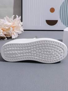 Women's Classic White Low-Top Casual Fashion Flat Sneakers, Outdoor Sports Shoes, Lightweight Soft-Soled Breathable Slip-On Platform Shoes