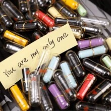 50 pezzi Capsule-Bottiglie trasparenti mini carine a forma di capsula, contenitore per messaggi, lettere, amicizia, note d'amore, adatto per decorazioni matrimonio, regali di San Valentino, bomboniere per feste - Multicolore - Visualizzare 1