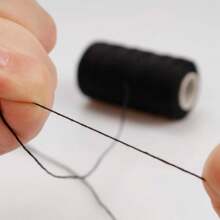 Filo e ago per extension dei capelli, 1 rotolo di filo da cucito per trecce, con 4 pezzi di aghi a forma di C, J, I curvi per tappezzeria e 1 infilacappio per cucire a mano, per extension dei capelli, realizzazione di parrucche e altro fai da te