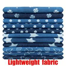 1 pièce Tissu en jean mince 100% coton imprimé de bandes dessinées, matériel de couture DIY, pré-coupé (19 po*58 po, 39 po*58 po), convient pour la couture et l'artisanat, les motifs incluent papillon, étoile, trèfle, petit point. Matériau en jean pré-lavé mince pour robes, jupes, shorts, chapeaux, sacs d'art, fonds de photographie, nappes, accessoires pour cheveux
