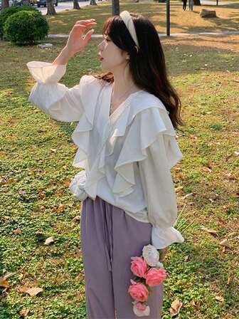 女士超大荷叶边灯笼袖衬衫上衣