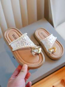 1 Pair Girls Soft Sole Non-Slip Mesh Pearl Heart Decoration Toe-Loop Fashionable Sandals, Suitable For Summer - Beige - View 5