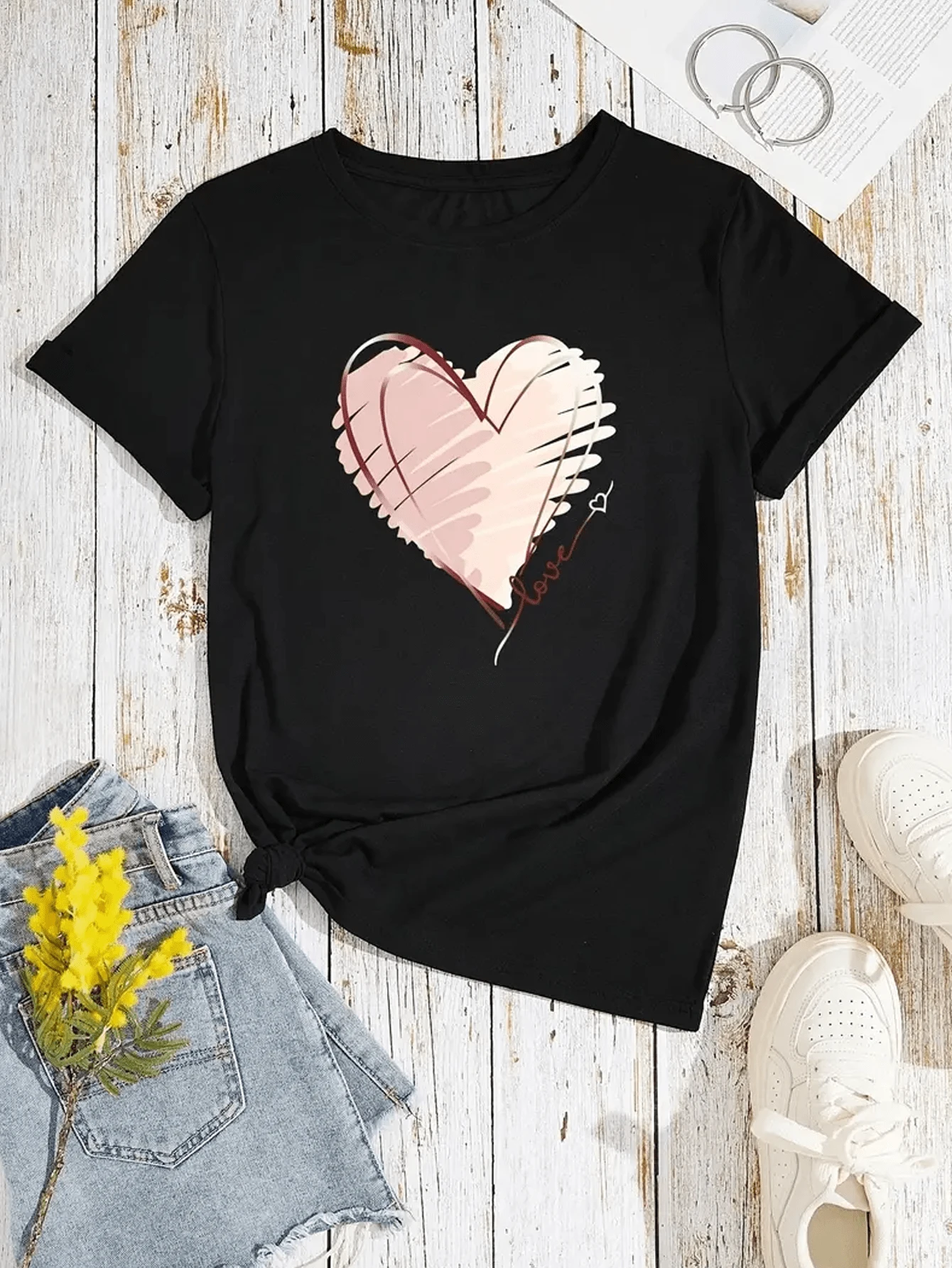 Women's Letter And Heart Print Casual Crew Neck Short Sleeve T-Shirt - màu đen - Xem 1