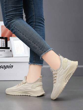 女士春秋时尚休闲运动鞋，舒适透气潮流网眼运动鞋