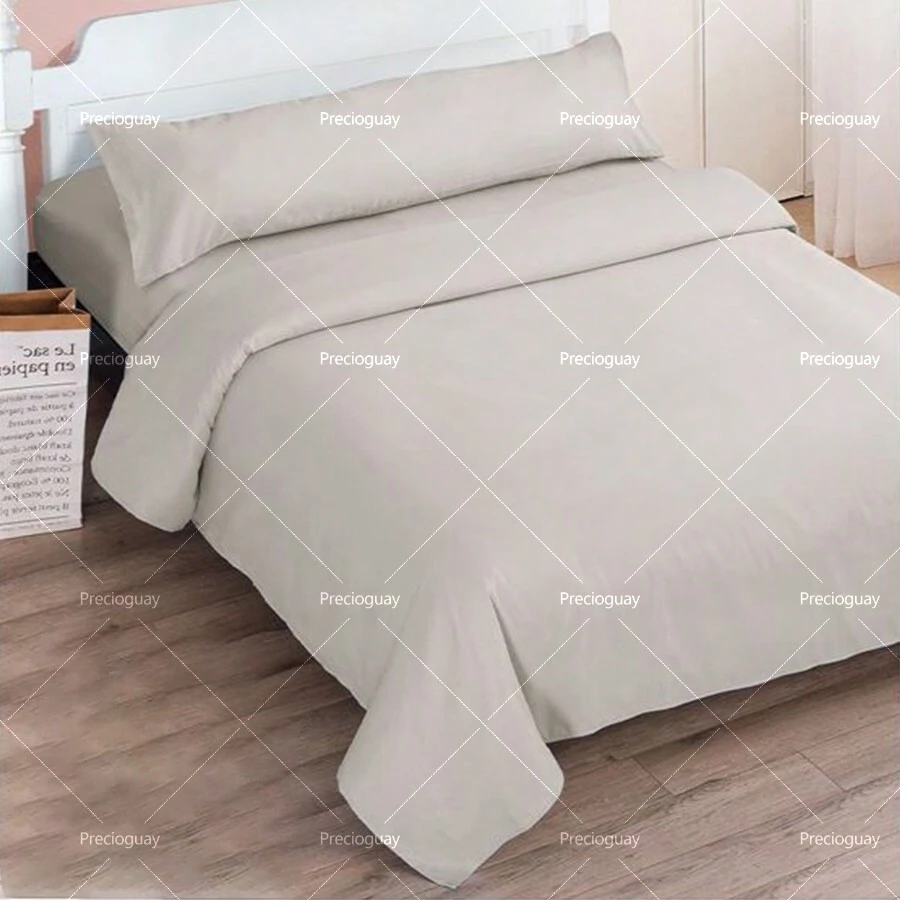 Juego De Three Piezas De Sábana De Color Solido, Suave Y Agradable Para La Piel. Includes Sábana For The Cama, Fundas For Almohadas And Edredón. Hay Three Colors And Multiple Sizes Available.