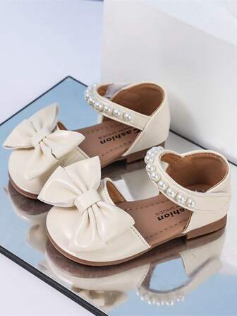 1 par de sandálias rasteiras com decoração de laço de pérolas e princesa para meninas, sandálias escolares elegantes sem costas para primavera/verão