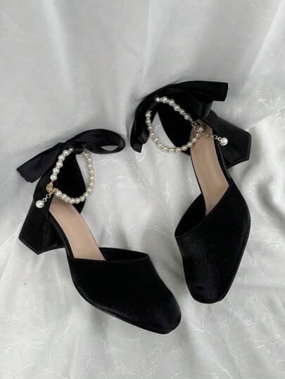 大码青少年方头高跟鞋，时尚优雅，舒适柔软材质，饰以缎带和珍珠，适合多种场合，基本款