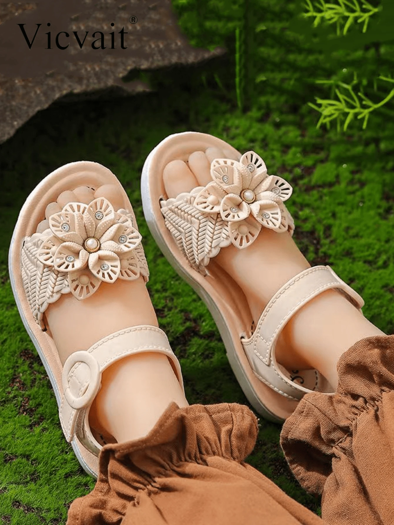 Fashionable And Versatile Flat Sandals With 3D Floral Decorations For Girls - White - View 1