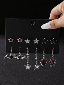 Set de 6 pares de aretes de diseño de lujo con estilo gótico oscuro, con tachuelas, diseños de estrella de cinco puntas con gotas de aceite, murciélago, rosa en forma de corazón, guitarra, llave, estrella de mar, cuervo y calavera - Multicolor - Ver 16